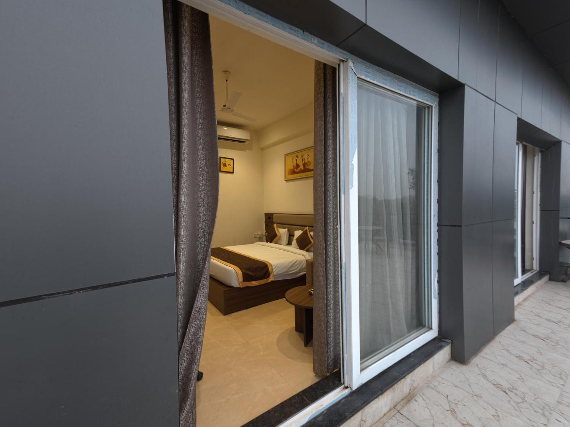 Neelam Orchid Hotell Kānpur Eksteriør bilde